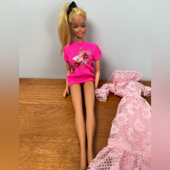 Mattel Vintage Barbie 1966 with Outfits - Picture 2 of 11